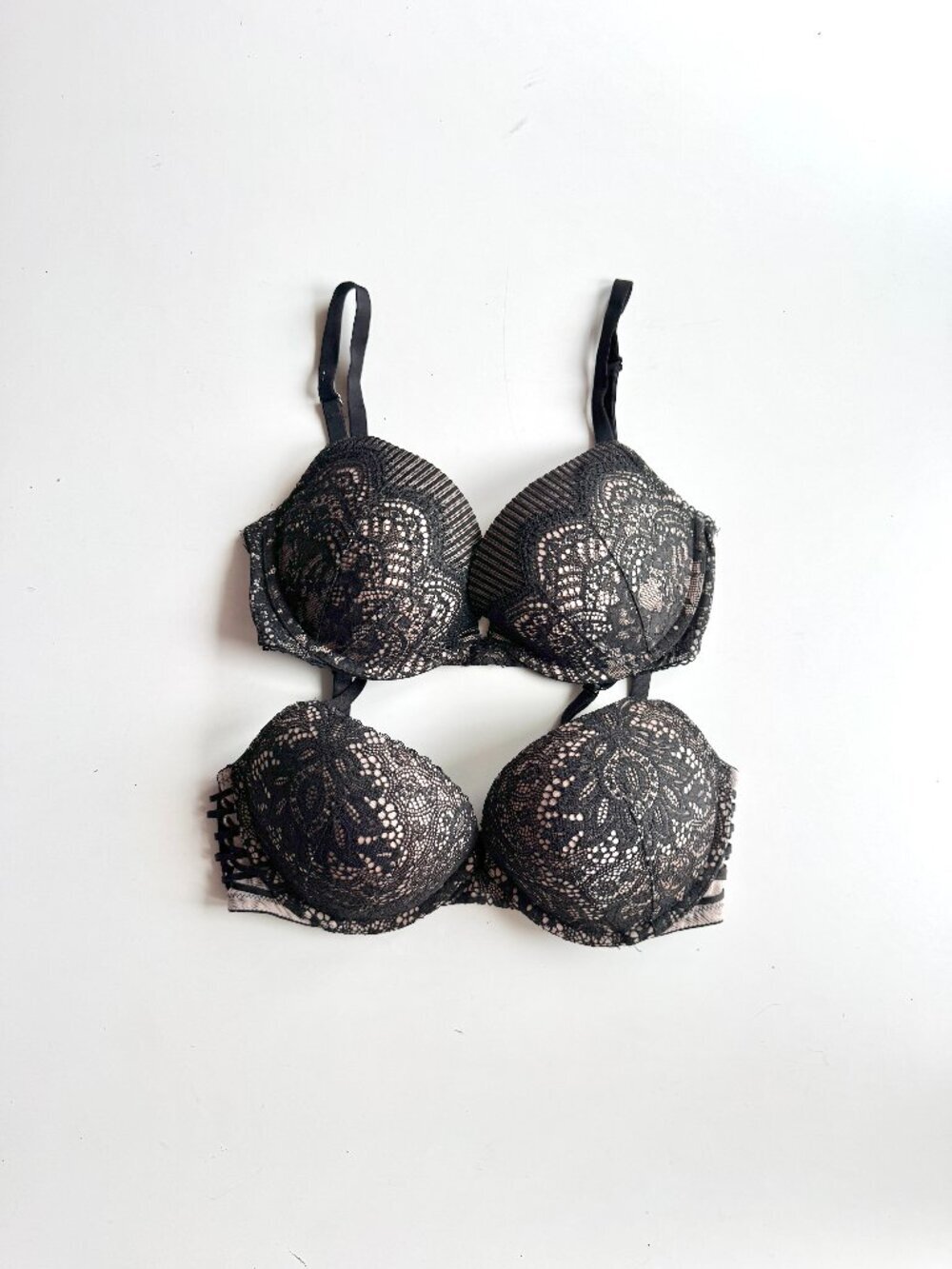 Lot of 2 VICTORIA'S SECRET Dream Angels Very Sexy Lace Push-Up Bras, Size 32DD